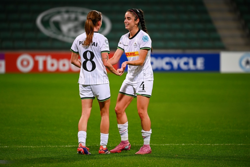 Pusztai Sára és Nagy Virág a belga Leuven játékosai ünnepelnek.